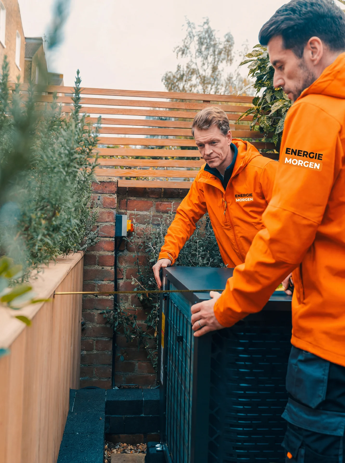 TC Swiss warmtepomp aan modern huis