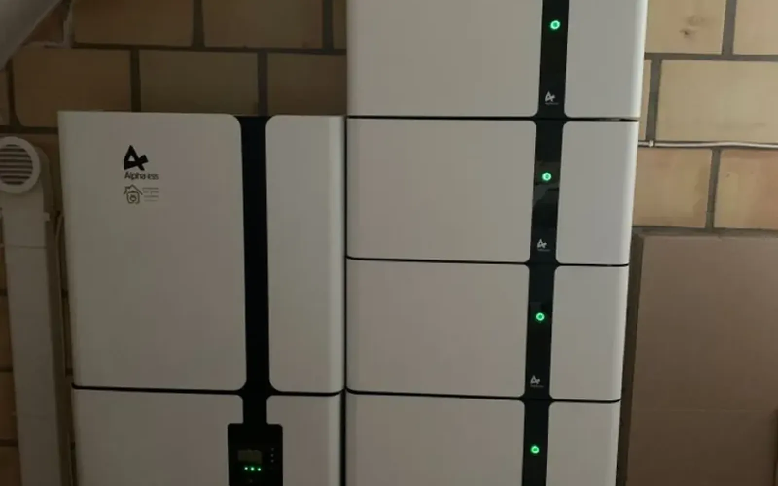Woning met zonnepanelen en een thuisbatterij