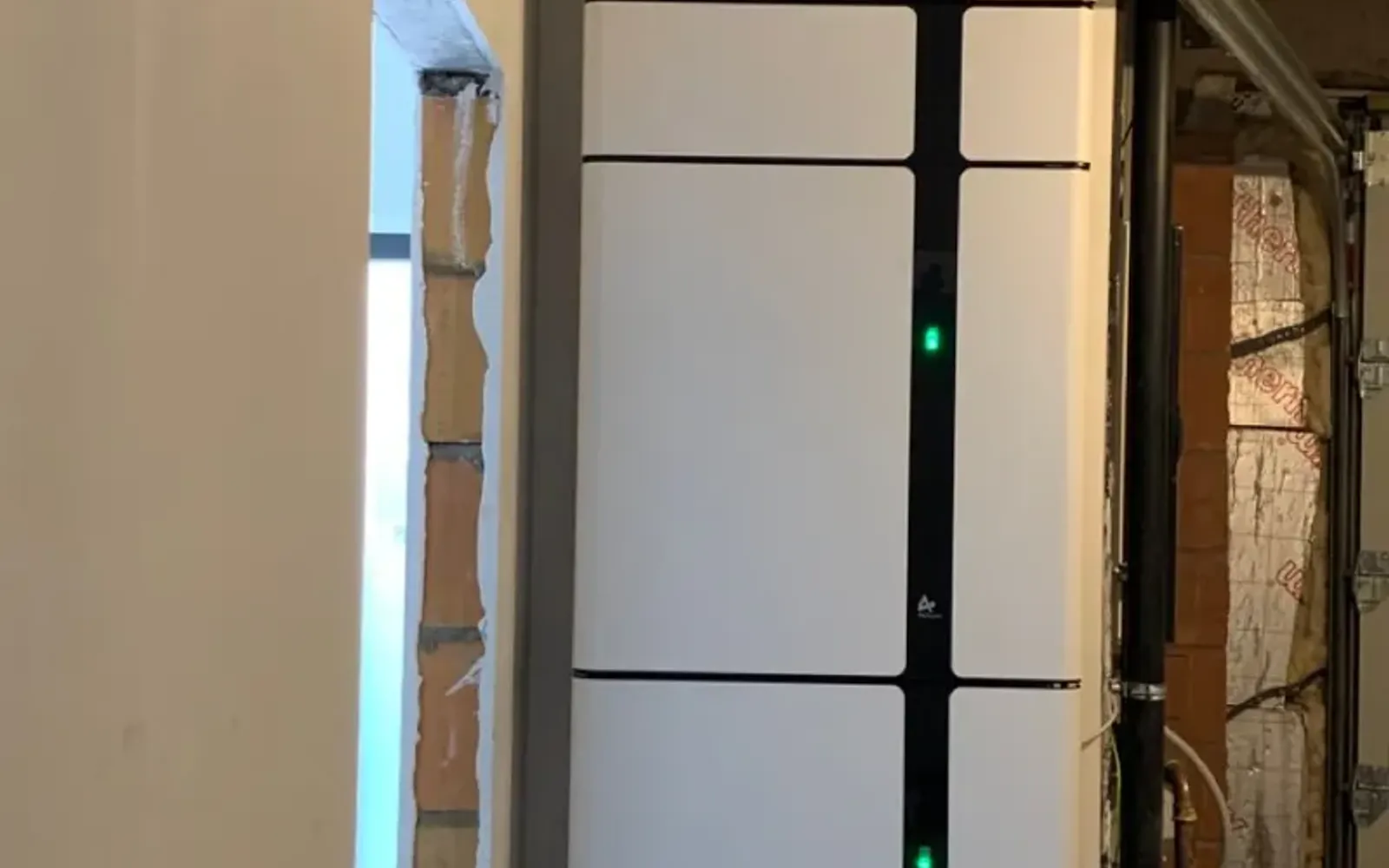 Woning met zonnepanelen en een thuisbatterij