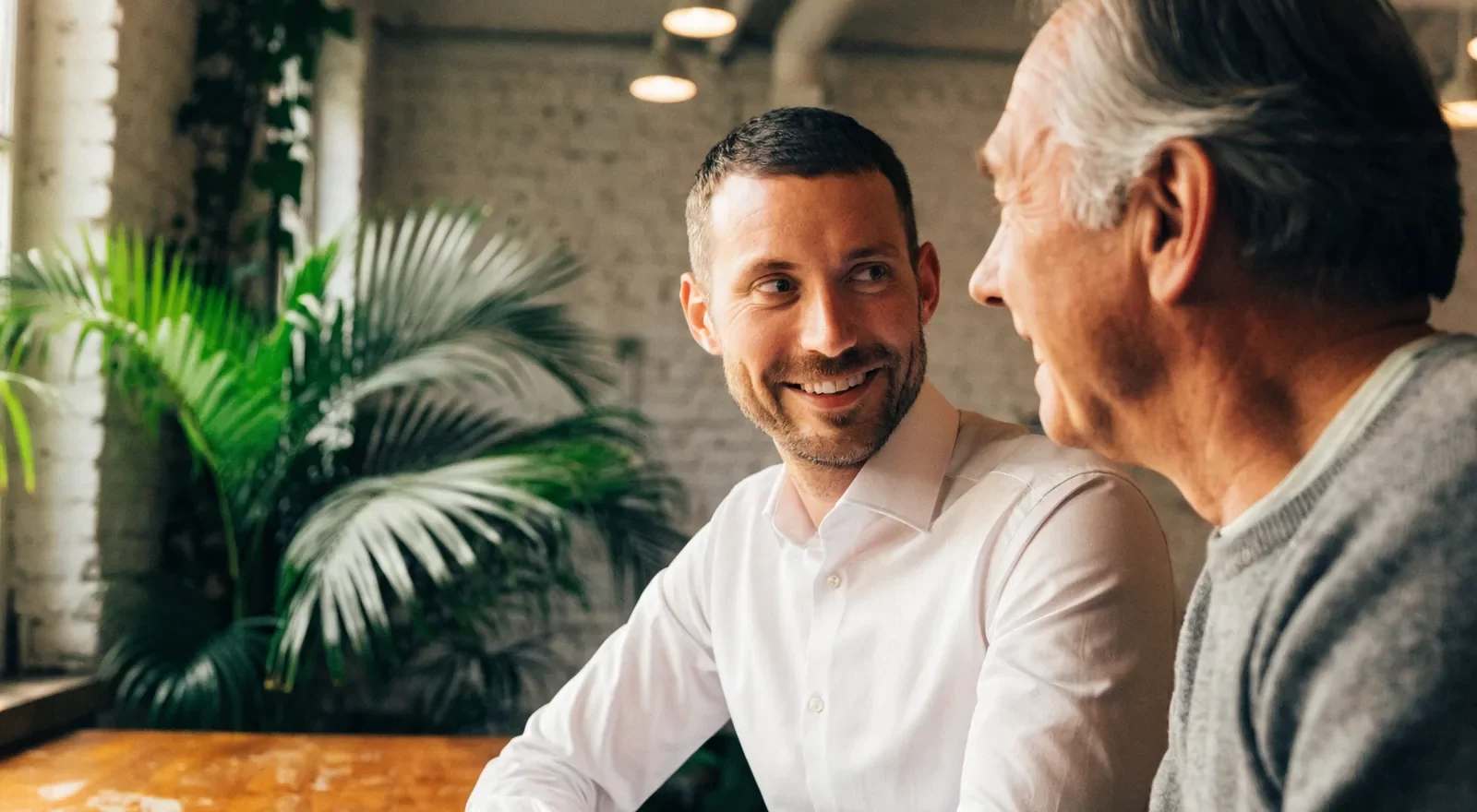 Adviesgesprek aan de keukentafel