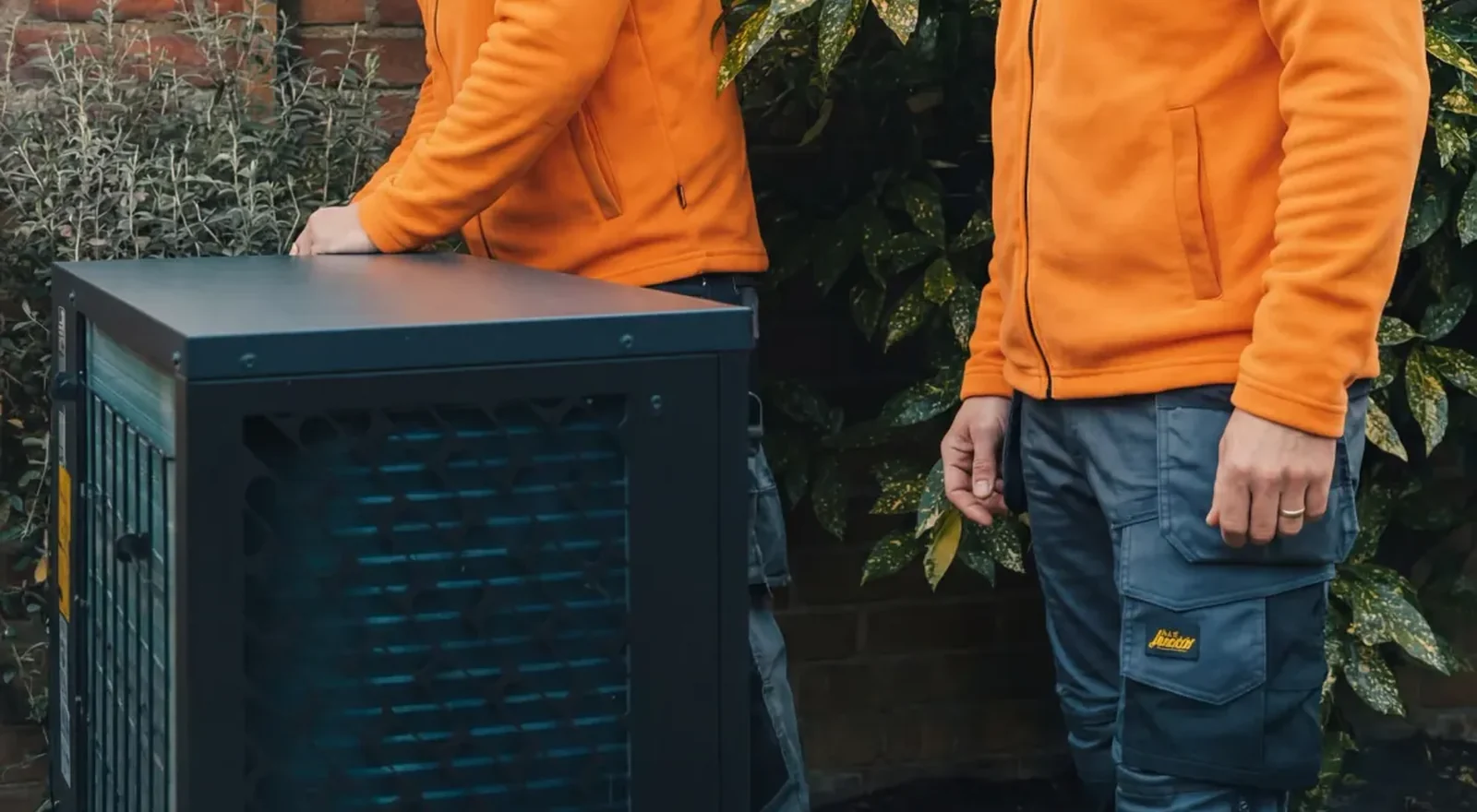 Monteurs van Energie Morgen bij een warmtepomp